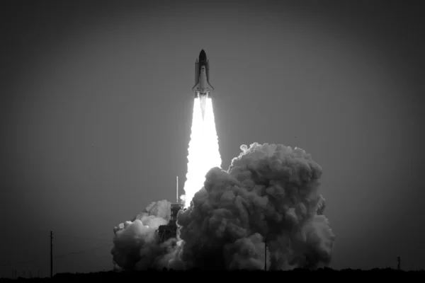 Lanseringen av endeavour sts-134 — Stockfoto