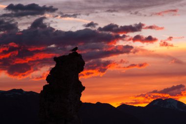 Mono Lake clipart