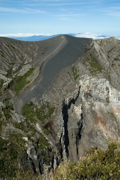 Rond de Irazú vulkaan krater — Stockfoto