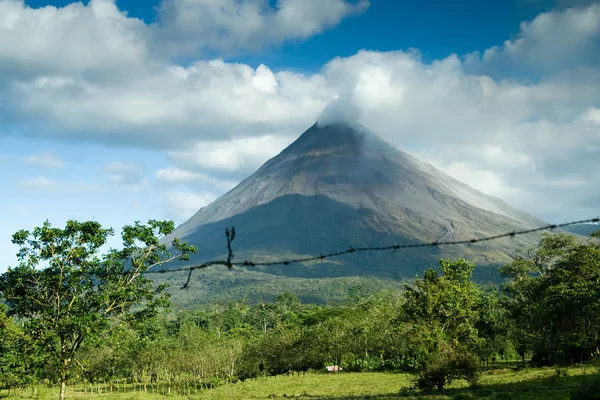 Le volcan Arenal — Photo