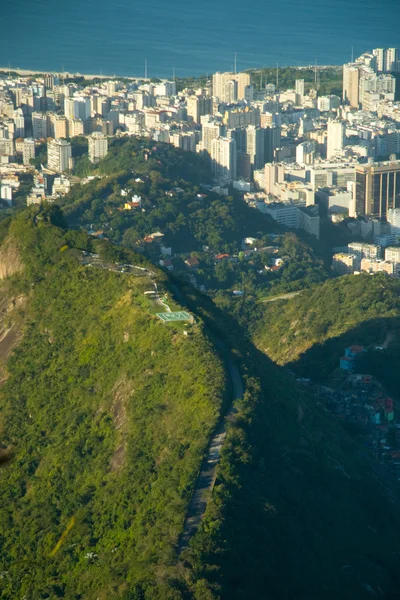 Rio de janeiro egyedi táj, város, a hegyek, az óceán keverés — Stock Fotó