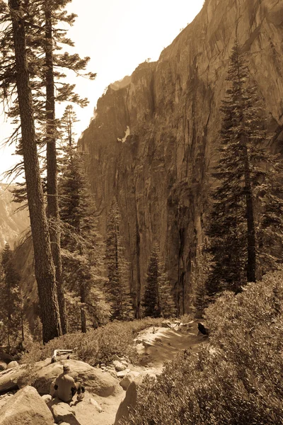 Descida de Yosemite Falls — Fotografia de Stock