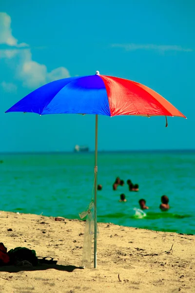Lonely Beach Umbrella — Stock Photo, Image