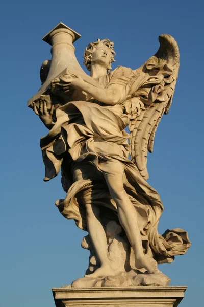 Ангелы на мосту Сант-Анджело — стоковое фото