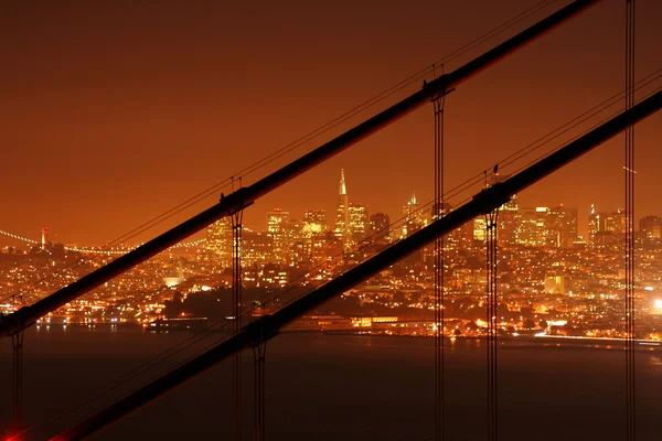 Transamerica Building through the Golden Gate — Stock Photo, Image