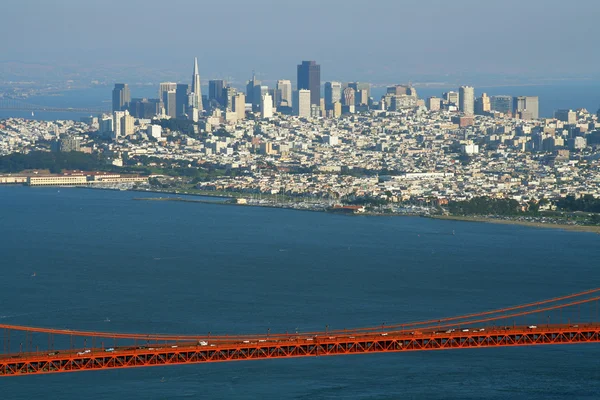 Golden Gate e la città — Foto Stock