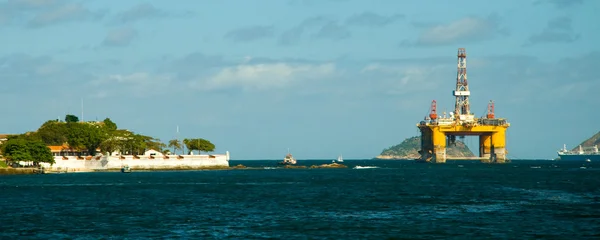 Piattaforma petrolifera marina nella baia di Guanabara — Foto Stock