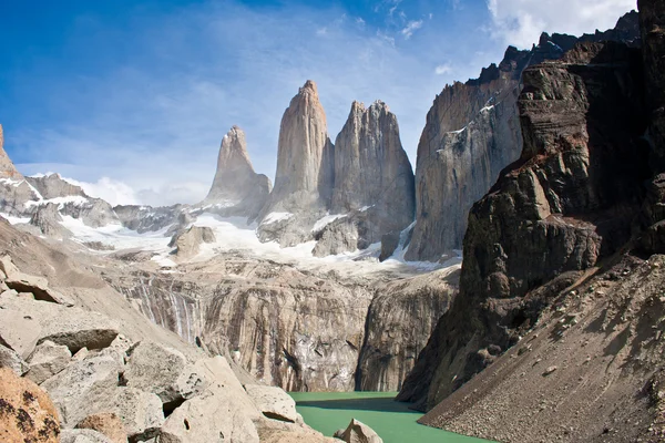 Torres del paine mountain and lake — Stock Photo, Image