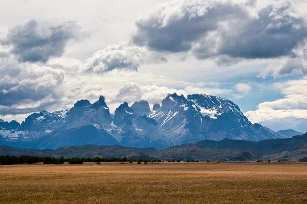 Montagnes Cuernos del Paine — Photo