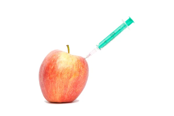 enjeksiyonlu üzerinde beyaz izole Kırmızı elma