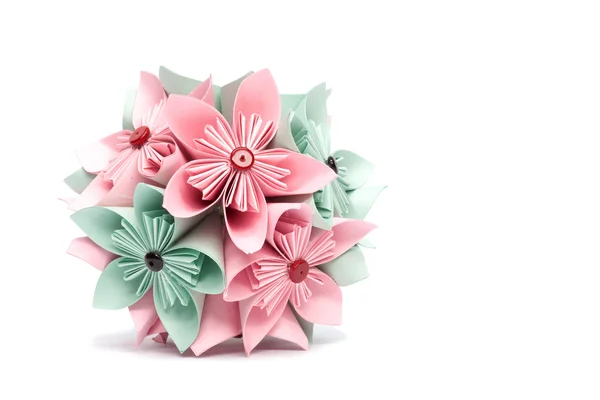 Beyaz bir arka plan üzerinde renkli kağıt çiçek — Stok fotoğraf
