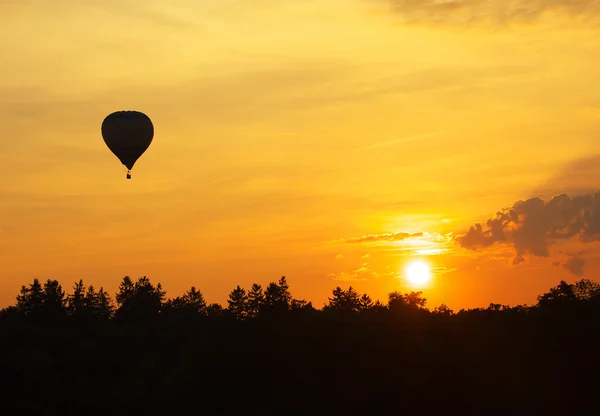 Zonsondergang en ballon — Stockfoto