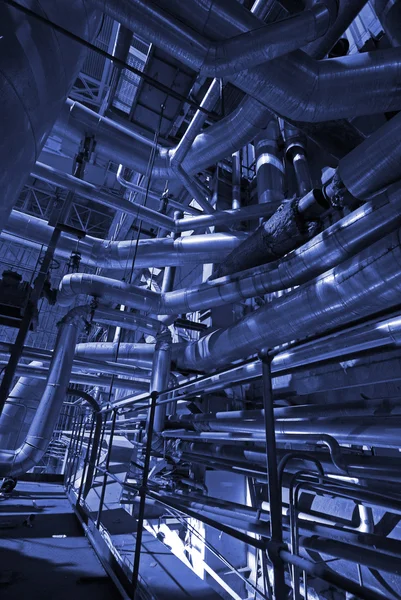 発電所における管、管、機械及び蒸気タービン — ストック写真