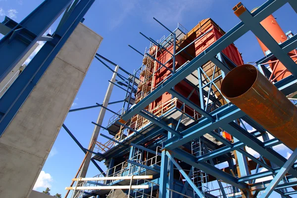 Cranes and beams on construction of industrial factory — Stock Photo, Image