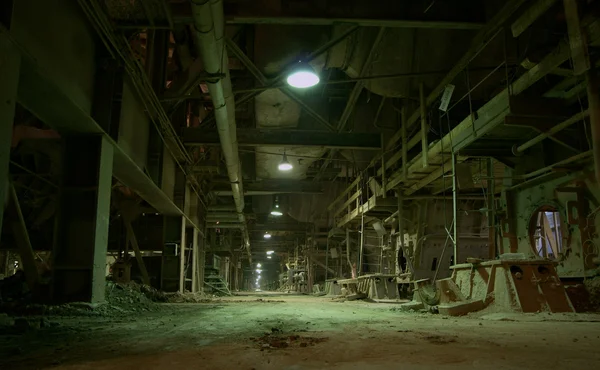 Старі занедбані заводу — стокове фото