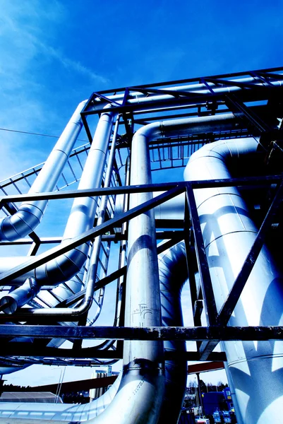 산업 지대, 파란색으로 된 강철 송유관 — 스톡 사진