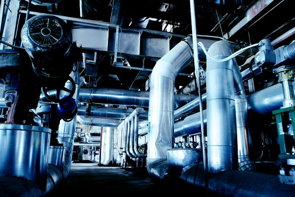 Zona industrial, dutos de aço em tons azuis — Fotografia de Stock