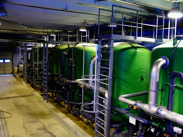 Serbatoi di trattamento acque sulla centrale elettrica — Foto Stock