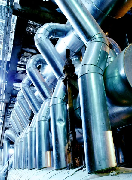 Industrizon, stålrörledningar i blå toner — Stockfoto