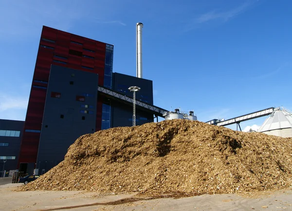 Bio enerji santrali ile ahşap yakıt depolama — Stok fotoğraf