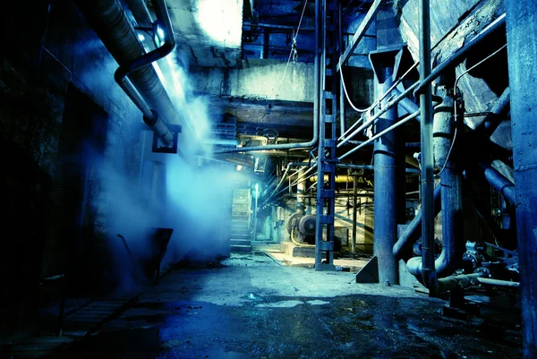Velha fábrica abandonada em tons azuis — Fotografia de Stock