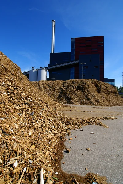 Planta de bioenergía con almacenamiento de combustible de madera — Foto de Stock