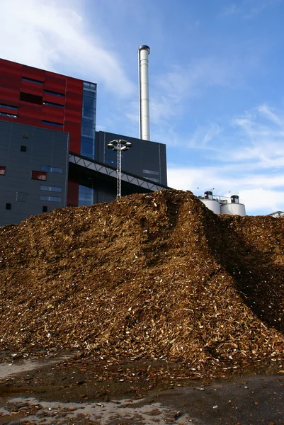 Moderne industriële bio brandstof fabriek tegen blauwe hemel — Stockfoto