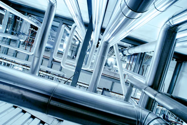 Ipari övezet, Acél csővezetékek kék tónusú — Stock Fotó