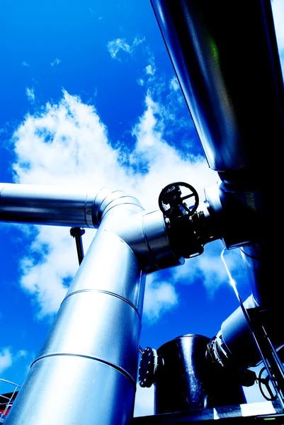Zona industriale, Gasdotti in acciaio nei toni del blu — Foto Stock