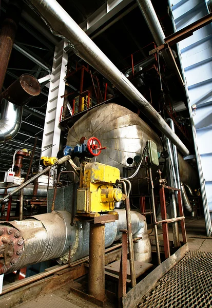发电厂的管道、管道、机械和蒸汽涡轮机 — 图库照片