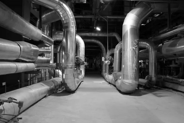 Tubi all'interno dell'impianto energetico — Foto Stock