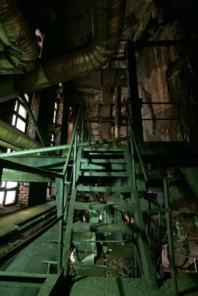 Старі занедбані заводу — стокове фото