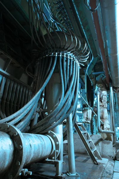 Трубы внутри энергетической установки — стоковое фото