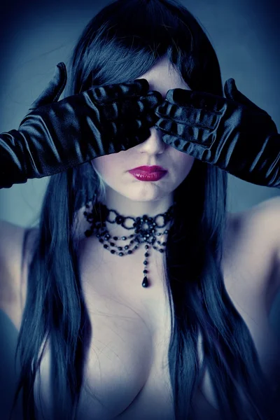Kalp şeklinde gözlük 5 ile çıplak kadın — Stok fotoğraf