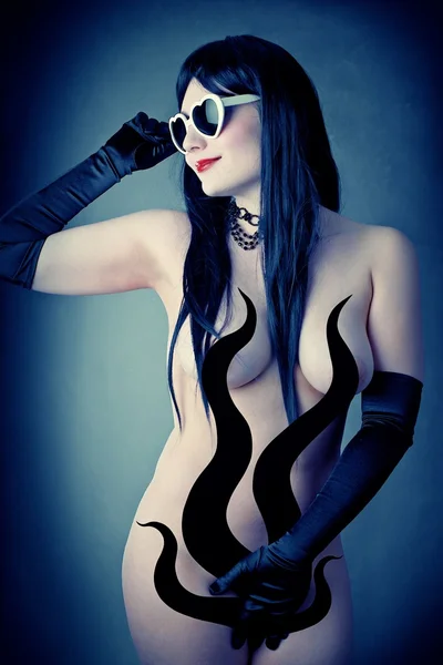 Mujer desnuda con gafas en forma de corazón 6 Stockfoto