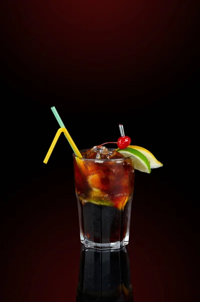 Кока-коктейль с декором — стоковое фото