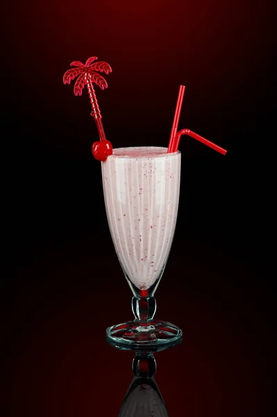 Молочный коктейль с отделкой — стоковое фото