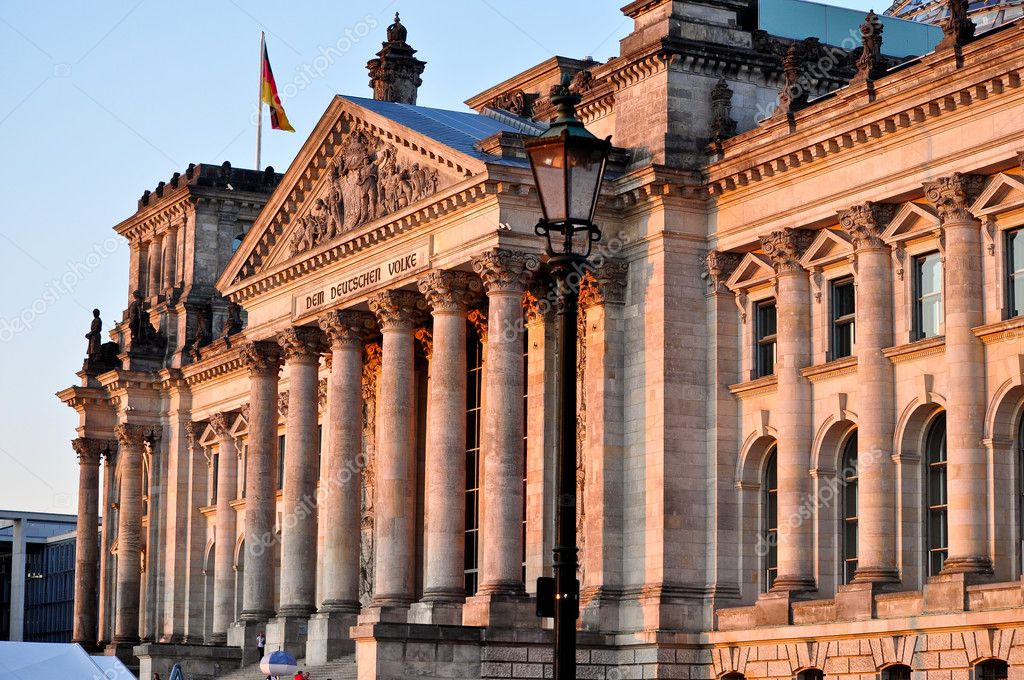 在日落 reichstag— photo by vovilla