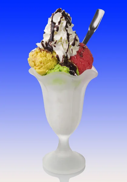 Свежий стакан мороженого — стоковое фото