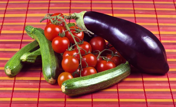 Tomates de abobrinha e berinjela — Fotografia de Stock