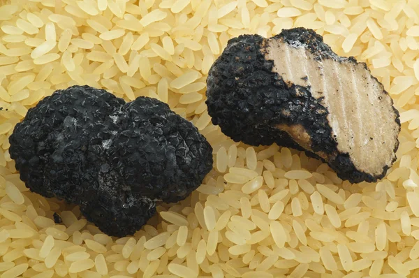 Трюфели и рис — стоковое фото
