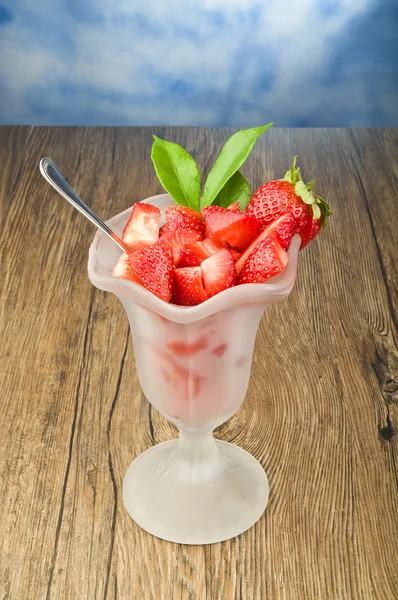 Bowl strawberries — Stock Photo, Image