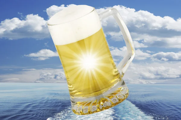 Sarışın bira bardağı — Stok fotoğraf