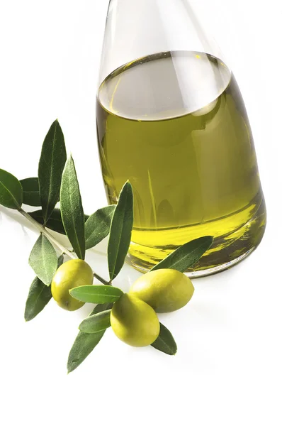 Olja med gröna oliver — Stockfoto