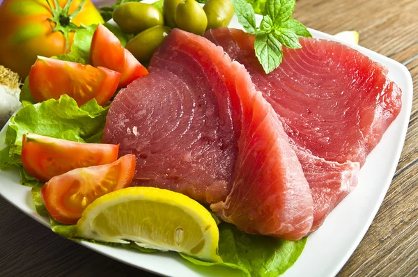 Raw tuna steak — Stock Photo, Image