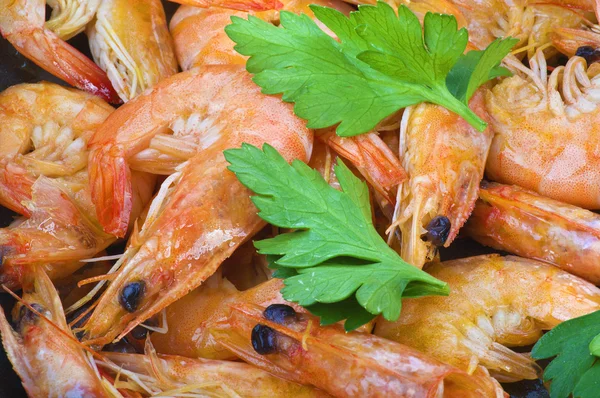 虾和香菜煮熟 — 图库照片