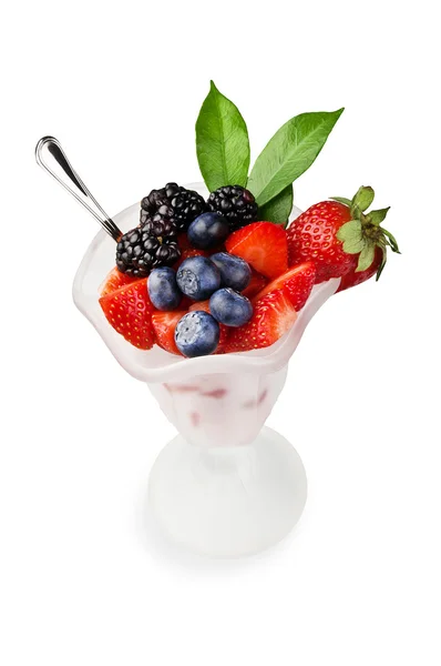 Чаша с ягодами — стоковое фото