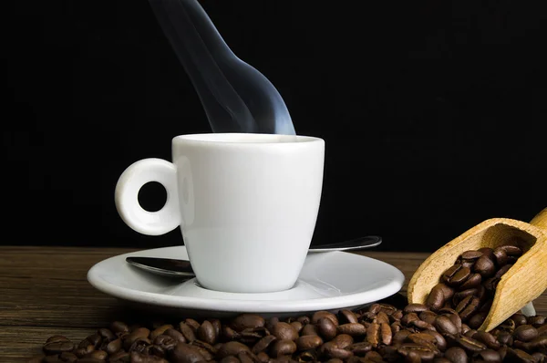 Steaming coffee and coffee beans — Stock Photo, Image