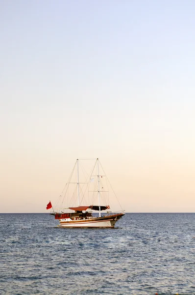 Stock image Yacht at sunset