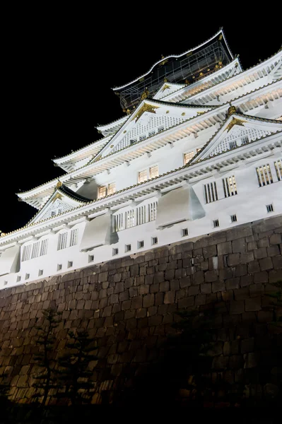Vista noturna do castelo osaka no japão — Fotografia de Stock